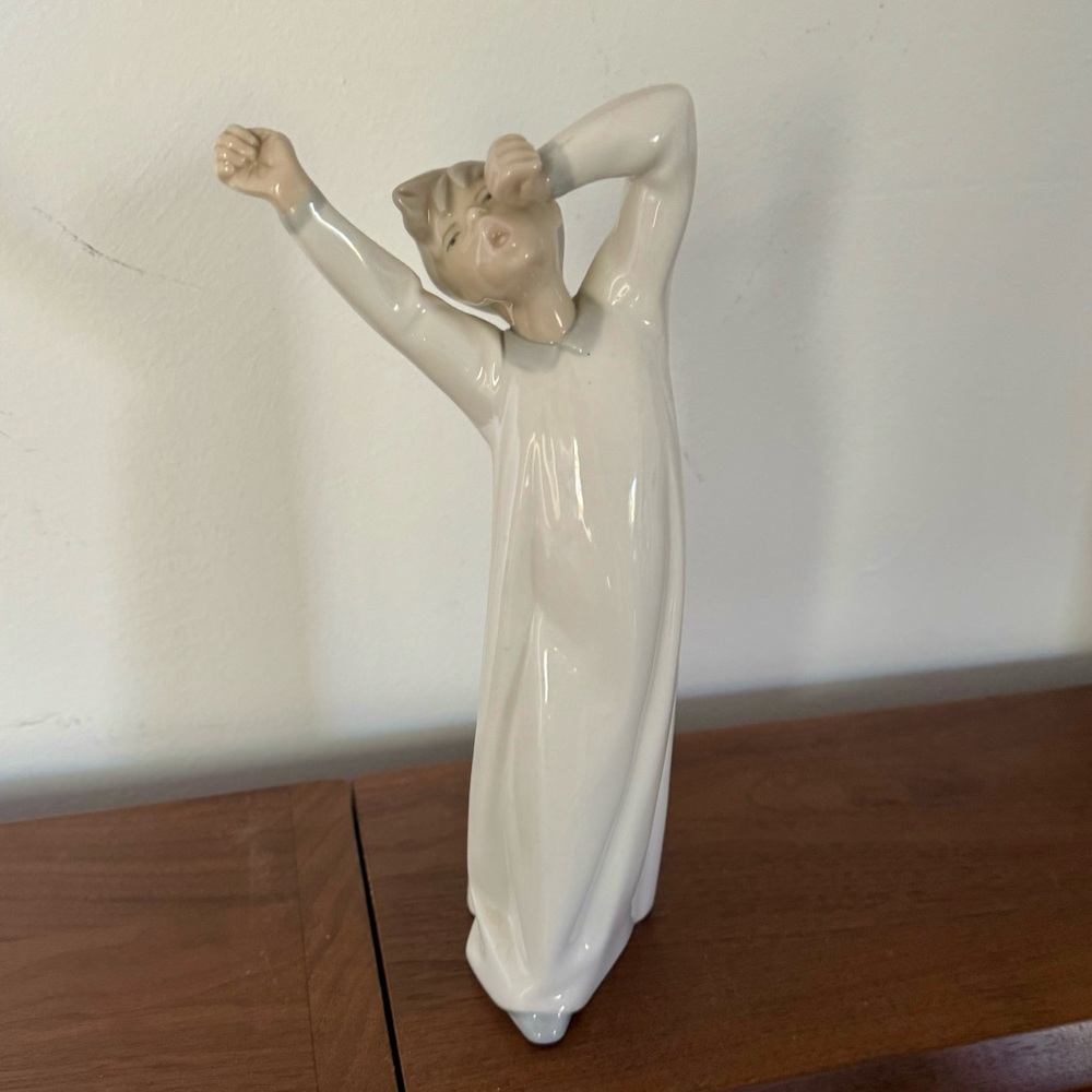 Lladro Boy Yawning Nightgown 8" Vintage Figurine HandMade In Spain